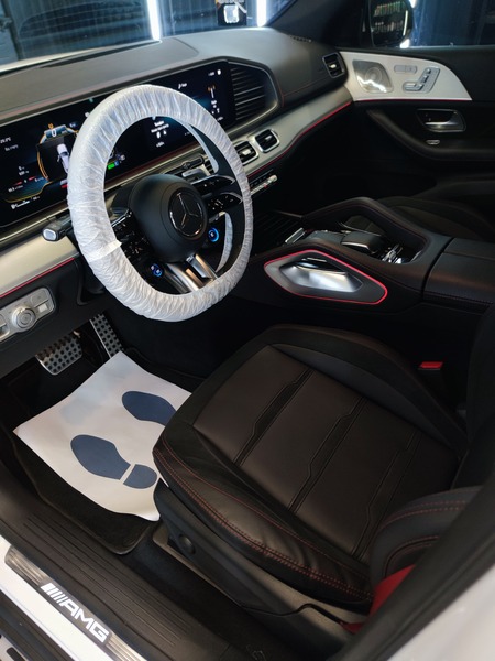 Comprehensive Interior Detailing - Compact Car (4-5h) 